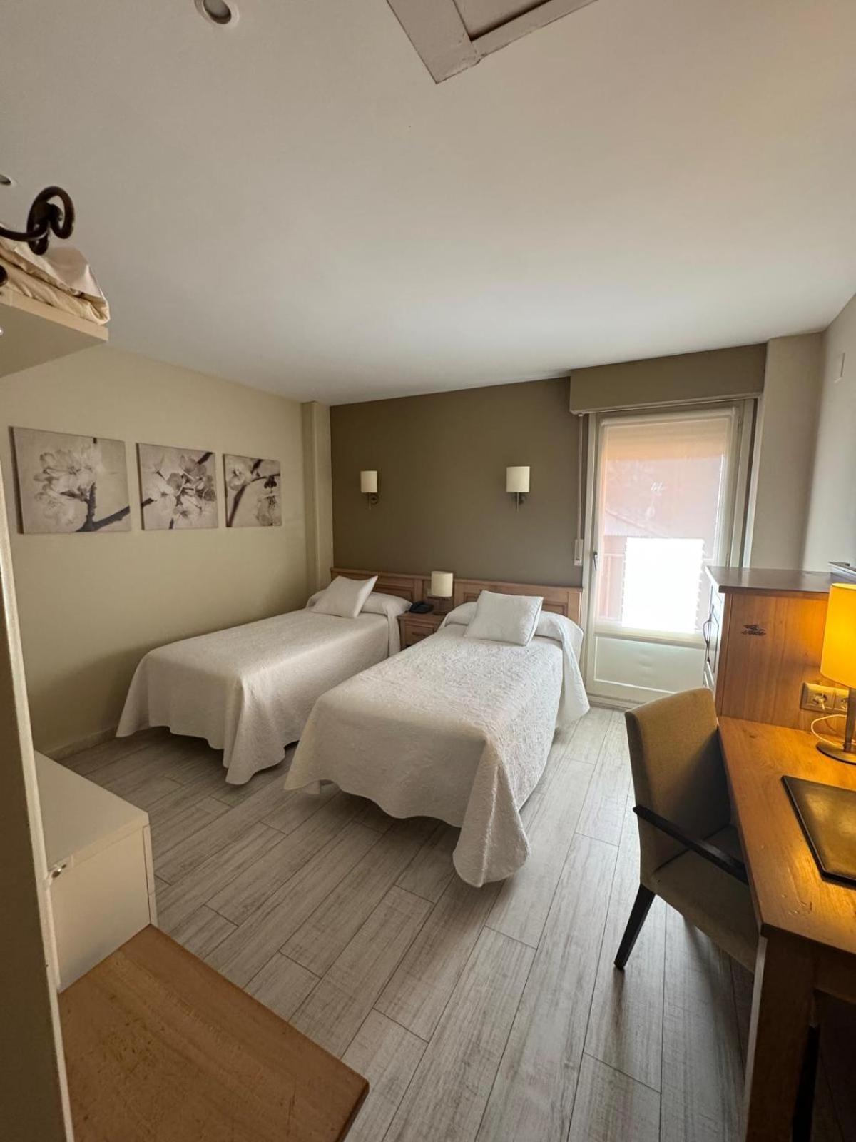 Hotel Alda A Boira 하카 외부 사진
